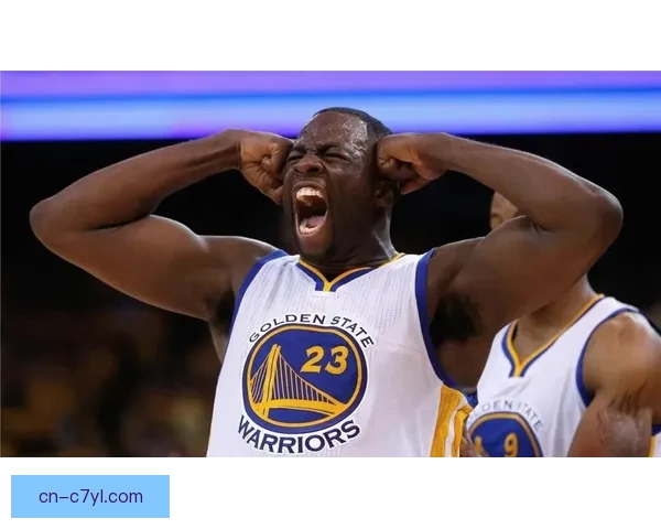 勇士险胜火箭 格林霍福德表现抢眼